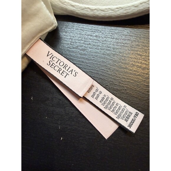 Victoria’s Secret Body By Victoria Push Up Bra 36DDD - Picture 7 of 7